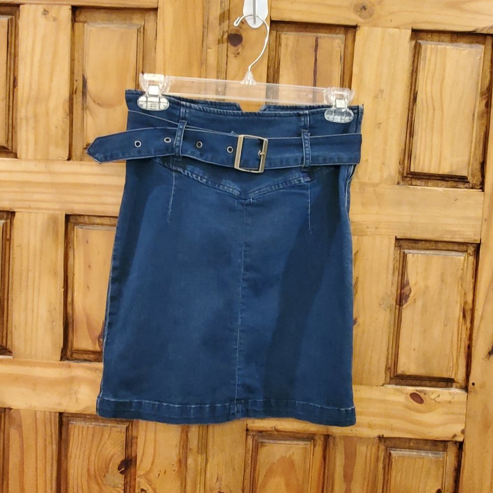 Free People Dark Denim Blue Skirt Size 4 with belt and side zipper